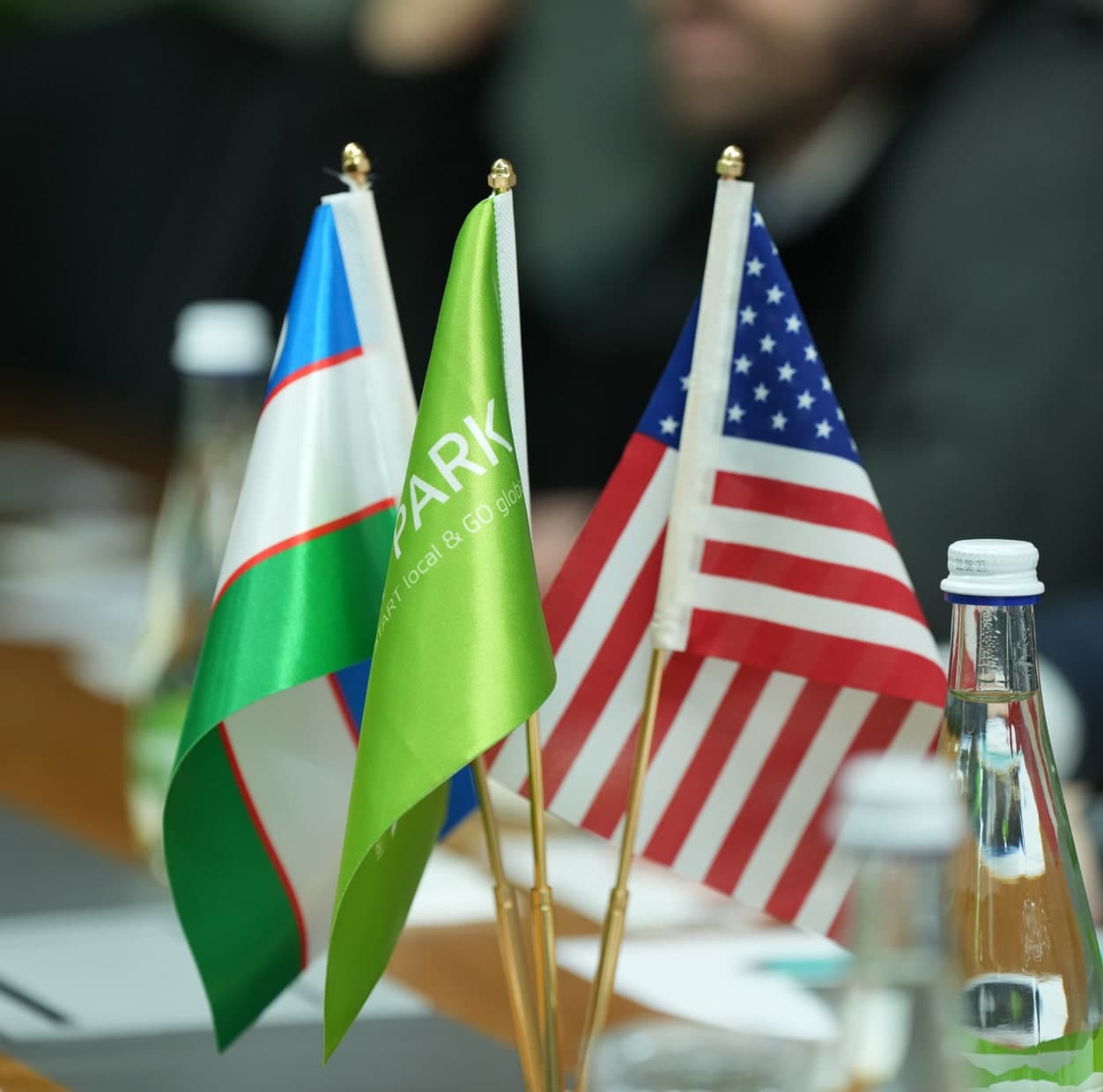 Verbesserung der Beziehungen zu anderen Ländern